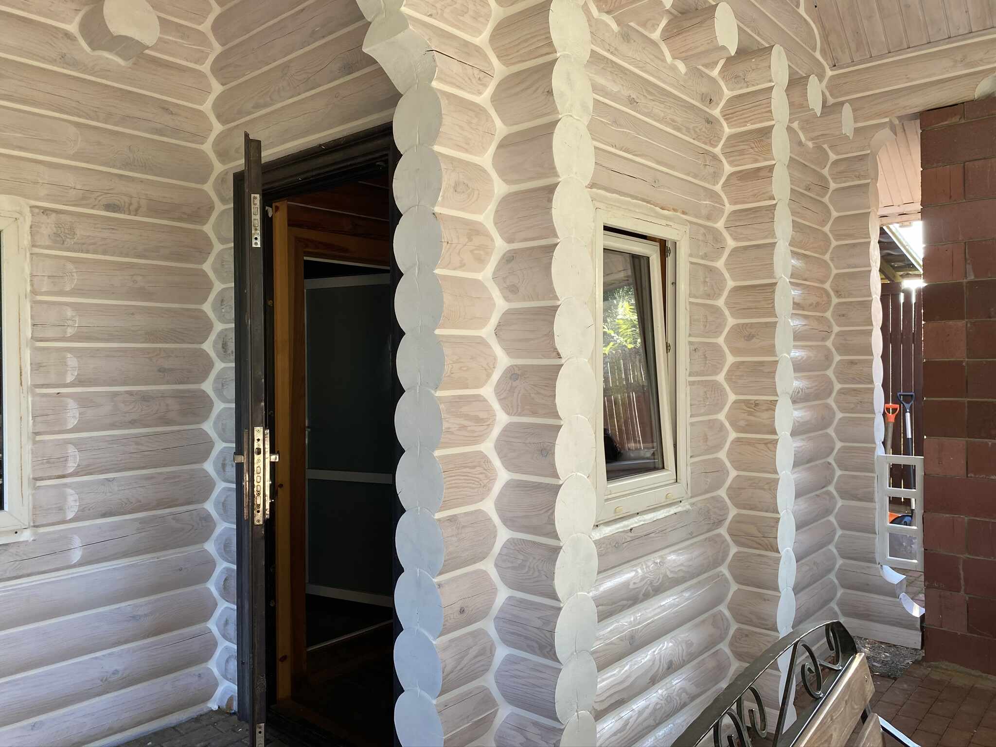 Герметизация швов сруба от компании ЕвроСпецМастер